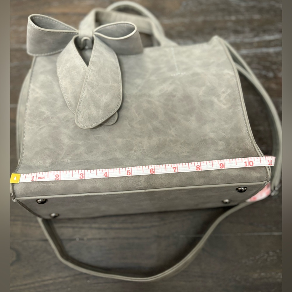 EUC Gray crossbody purse with bow - Picture 6 of 7